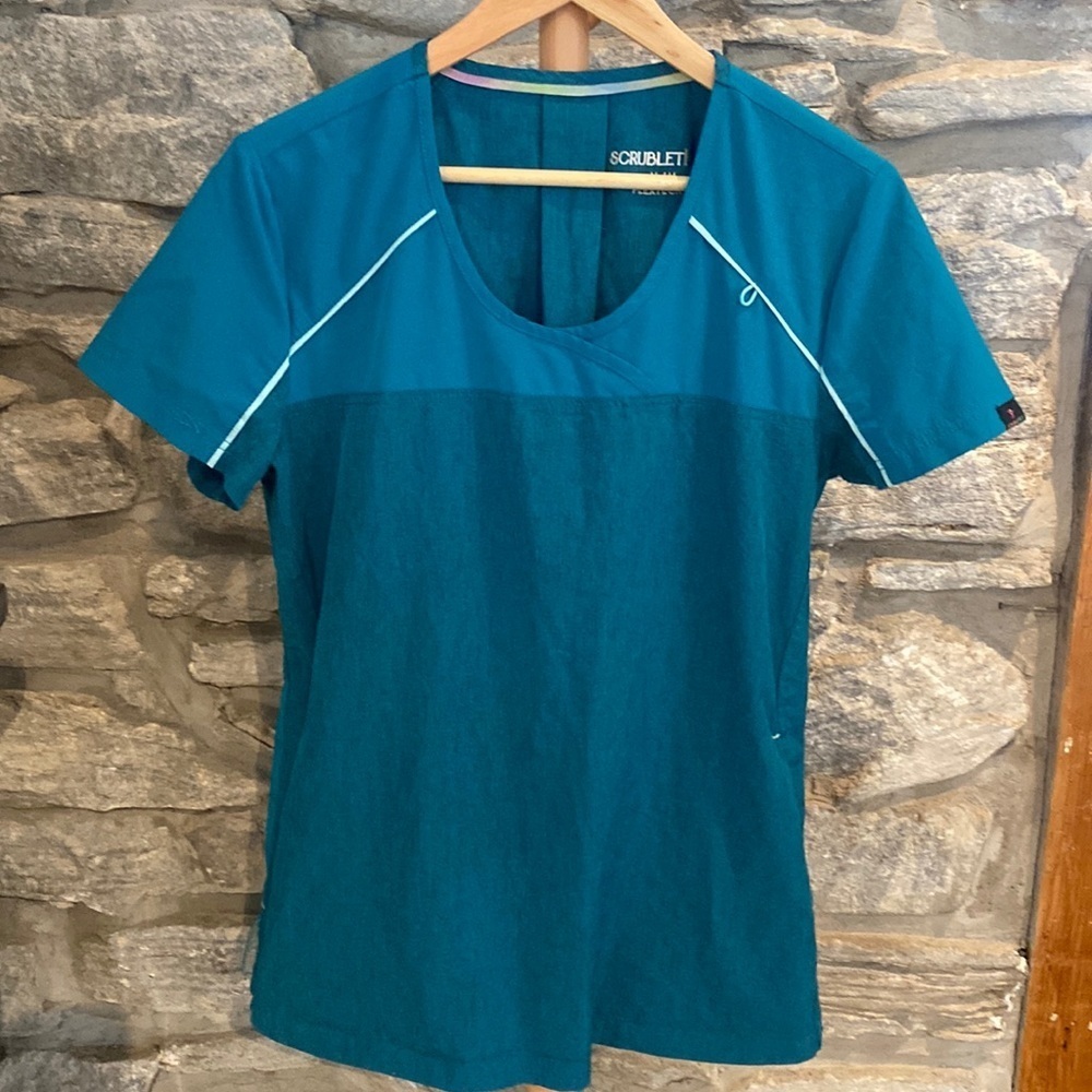 Scrubletics Tops​